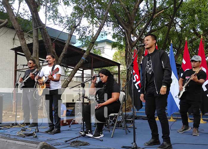 MINED celebra en Managua los 44 años de Revolución con música y orgullo