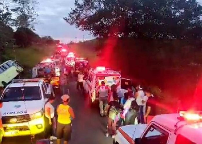 Foto: Accidente vial deja 20 migrantes heridos en Costa Rica / Cortesía