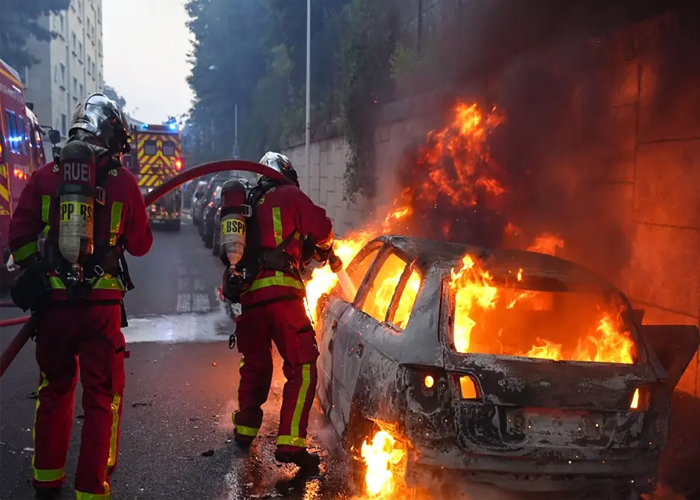 Francia continía en llamas tras inmensas las olas de protestas