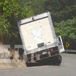 Foto: Camión queda volcado en plena carretera de Quilalí, Nueva Segovia / TN8