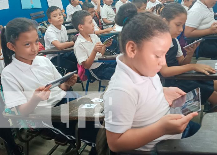Foto: Estudiantes del colegio Bertha Díaz de Managua reciben nuevas herramientas tecnológicas, para fortalecer la formación digital en el país / TN8