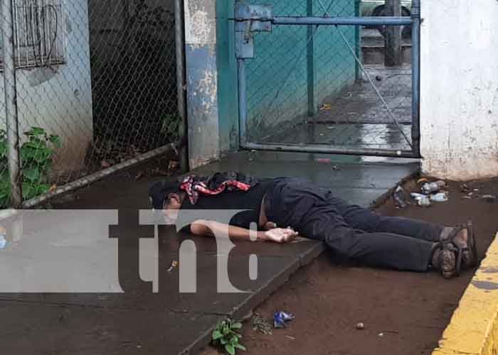 Foto: Managua: Sujeto de identidad desconocida muere en plena vía pública / TN8