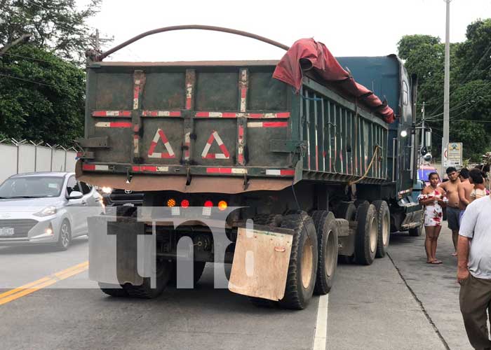 Foto: “Amigos presintieron su muerte” Joven cae en la llanta trasera de una rastra en Crta. Vieja a León / TN8