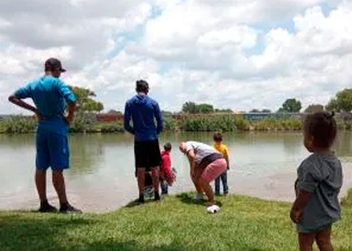 Inhumano Gobernador de Texas ordena lanzar a niños migrantes al río Bravo