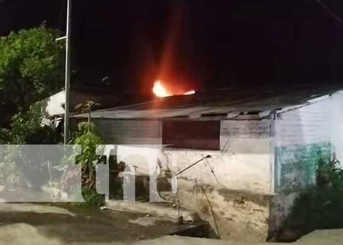 Perdidas materiales deja un incendio en la Isla de Ometepe