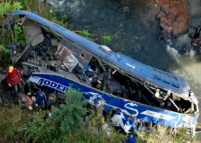 10 muertos y más de 20 heridos, deja un accidente de un autobús en Perú
