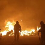 159 coches incendiados, 24 edificios públicos dañados en Francia