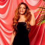 Shakira llega a La Semana de la Moda en París con un peculiar vestido