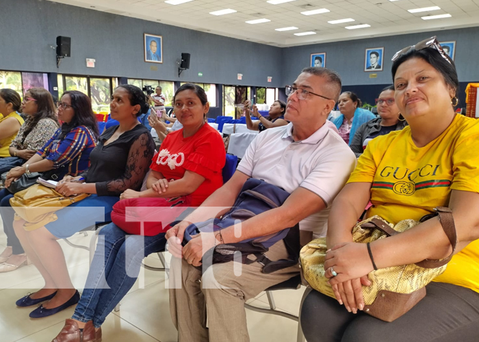 Foto: Maestros especializados transforman vidas de estudiantes con discapacidad múltiple / TN8 