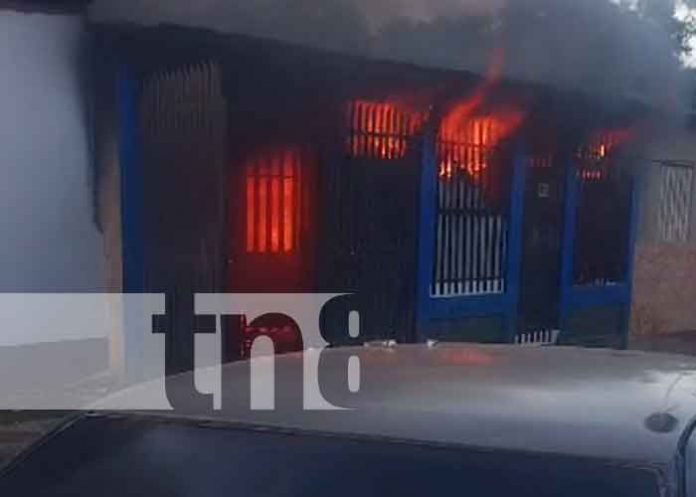 Foto: Incendio reduce a ceniza una casa que funcionaba como taller en Ciudad Sandino / TN8