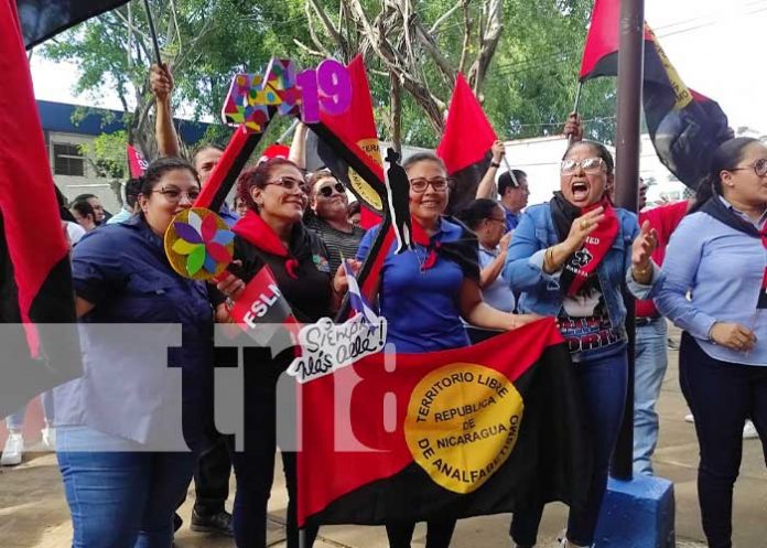 MINED celebra en Managua los 44 años de Revolución con música y orgullo
