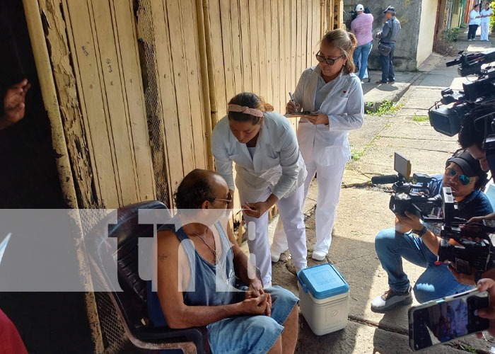  Familias del barrio Rene Polanco en Managua se vacunan contra el covid-19 