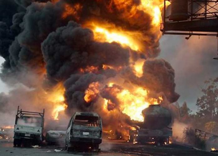 Explosión de gasolina deja 20 muertos en Nigeria