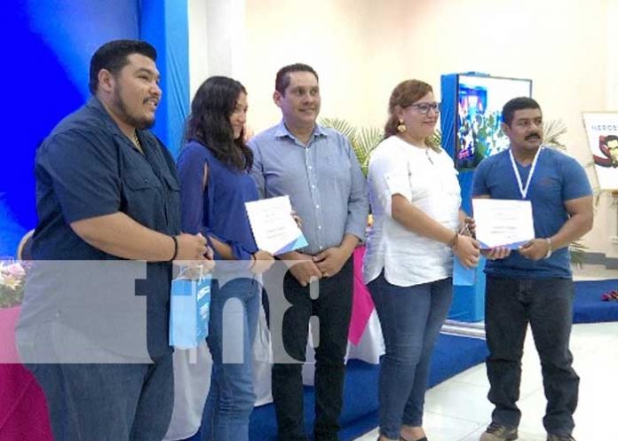 Foto: Reconocimiento a los mejores estudiantes del Tecnológico Nacional de Nicaragua / TN8