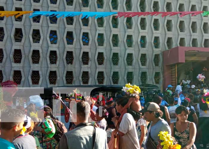 Fluye la devoción en recorrido de Santo Domingo en barrios de Managua