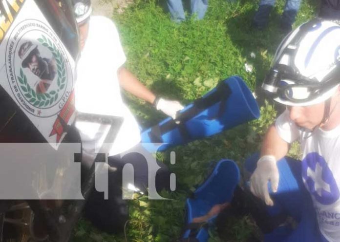 Foto: ¡Tragedia en la Cuesta El Plomo! Caponera volcada deja tres personas graves / TN8