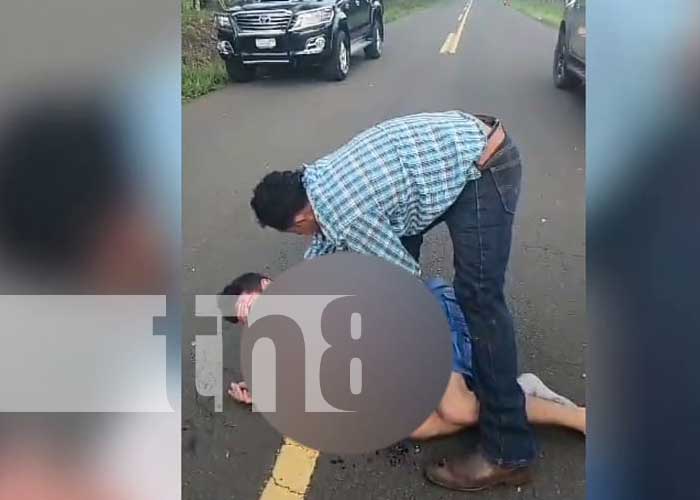 Foto: Un joven grave tras chocar con un taxi en Muelle de los Bueyes, Caribe Sur / TN8