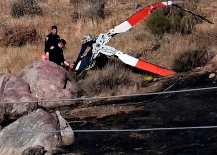 Choque de dos helicópteros contra incendio deja tres muertos en California