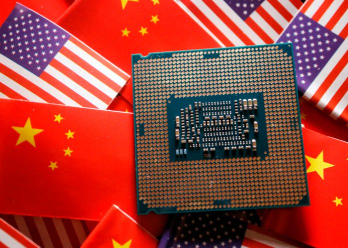 EE.UU bloquea con restricciones las inversiones en tecnología China