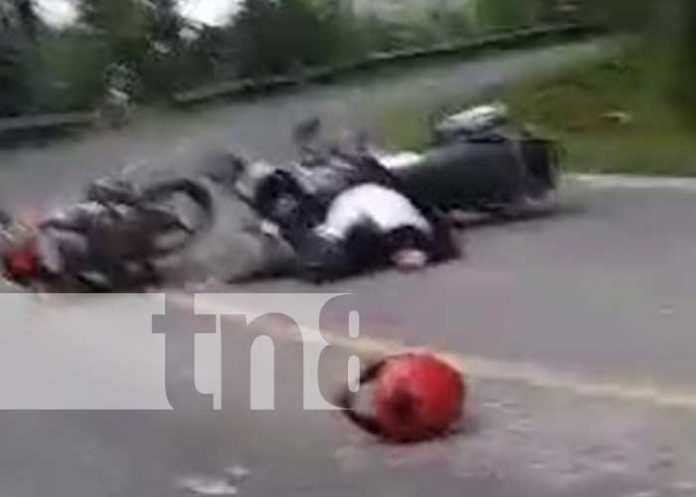 Dos motociclistas con lesiones de gravedad en fuerte impacto en Jinotega