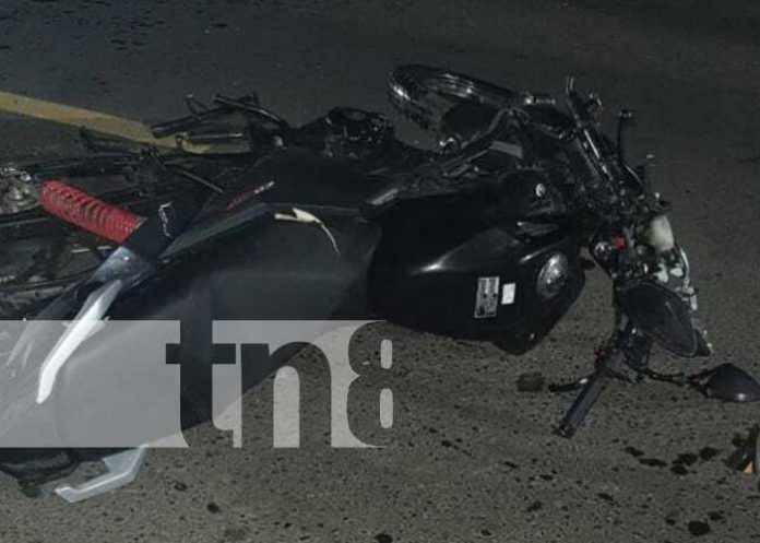 Peatón y motociclista protagonizan accidente en el barrio 