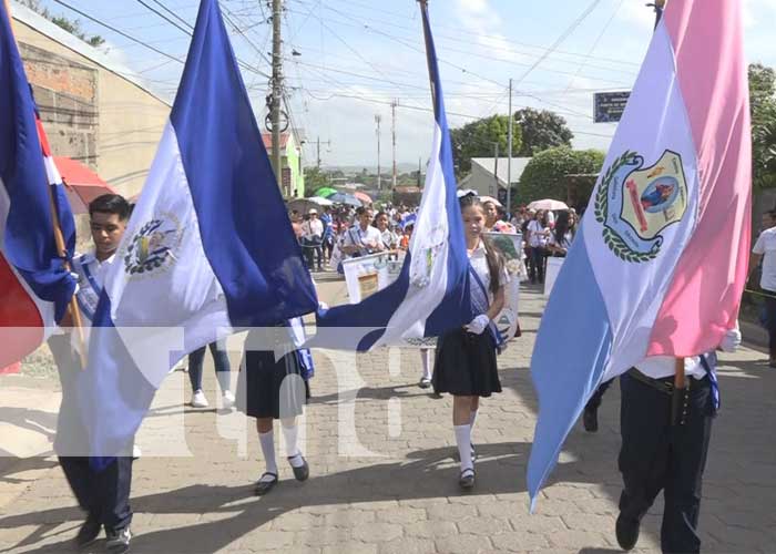 Foto: Estudiantes de primaria y secundaria de 10 centros escolares caminaron por las calles del distrito 3 de la ciudad de Estelí/TN8 