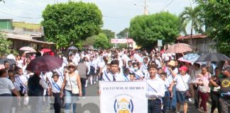 Estudiantes del Distrito V de Managua dieron inicio a las festividades patrias con un emotivo desfile