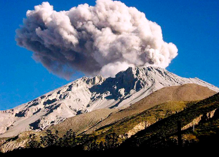 Foto: Nuevo Estallido Volcánico en el Volcán Ubinas de Perú /  Cortesía 
