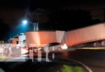 Camión termina cruzado en plena vía tras partirse en dos en la Cuesta El Plomo, Managua