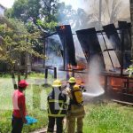 Foto: Voraz incendio devora una vivienda en Bilwi / TN8