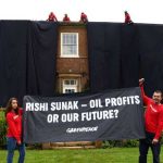 Casa del primer ministro británico Rishi Sunak es cubierta con mantas negras