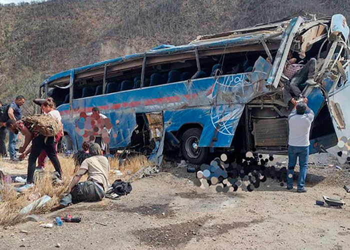 15 personas muertas y 21 lesionadas, es el saldo de un accidente en México