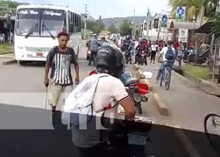 Hombre con machete en mano agrede a varias personas en Estelí