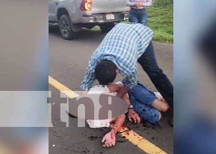 Foto: Un joven grave tras chocar con un taxi en Muelle de los Bueyes, Caribe Sur / TN8