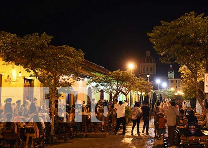 Foto: Fiestas Agostinas dinamizan la economía: Granada vibra también de noche / TN8