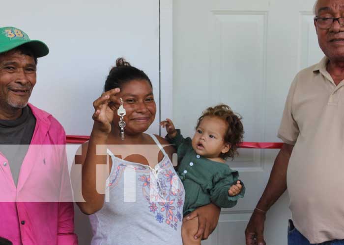 Familia recibe techo digno en el Barrio José Dolores Estrada en Nandaime
