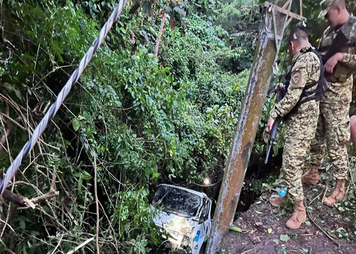 Foto: Un camión cayó en un barranco dejando cinco muertos en Jucuapa/Cortesía