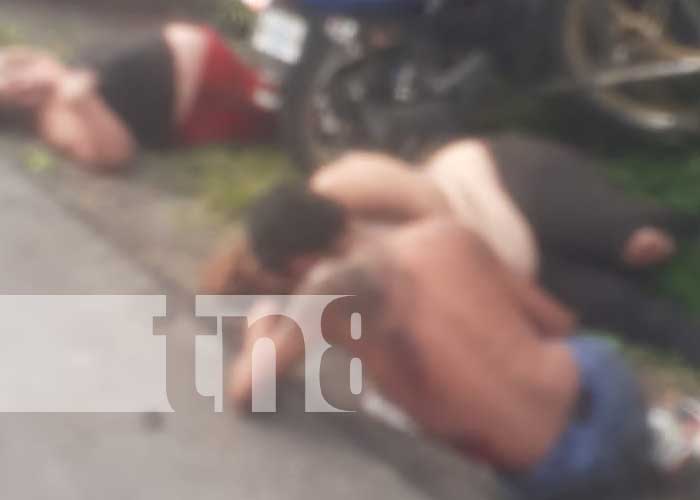 Foto: ¡Tragedia en la Cuesta El Plomo! Caponera volcada deja tres personas graves / TN8