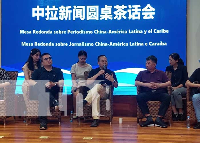 Los cuadros en los pasillos representan cada memoria de China con el resto de países