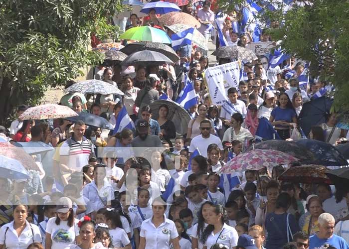 Foto: Estudiantes de primaria y secundaria de 10 centros escolares caminaron por las calles del distrito 3 de la Ciudad de Estelí/TN8 