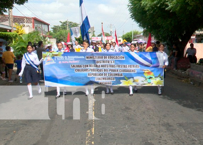 Estudiantes del Distrito V de Managua dieron inicio a las festividades patrias con un emotivo desfile