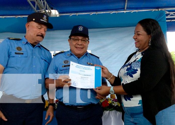 Culminan con éxito sus estudios miembros de la policía en el Centro José Coronel Urtecho