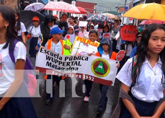 Autoridades y estudiantes realizan Campaña de Prevención de Accidentes en Matagalpa