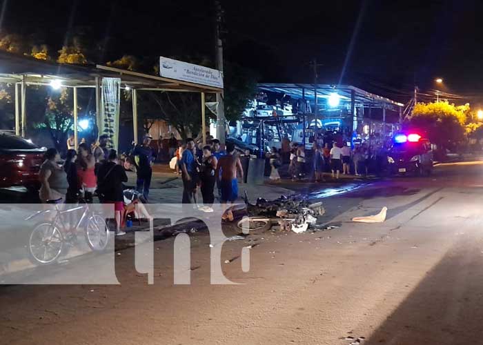 Foto: Un fuerte impacto entre dos motocicletas dejó como resultado a tres personas lesionadas y daños materiales en Managua/TN8