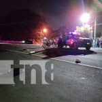 Foto: Un motociclista y a su acompañante sufrieron un violento accidente de tránsito, tras impactar contra un camión/TN8