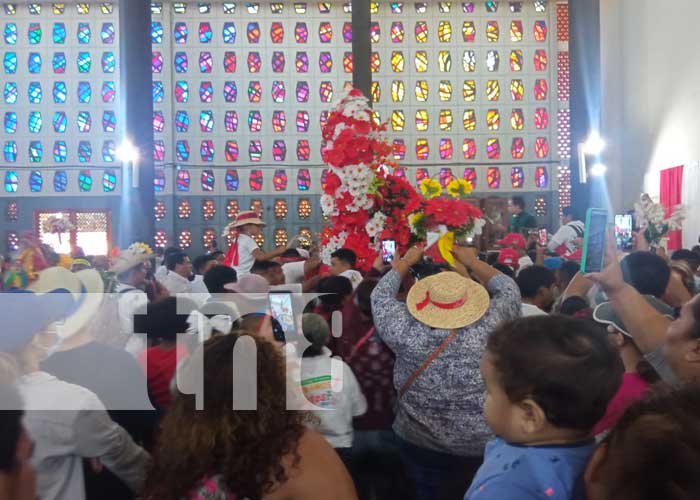 Fluye la devoción en recorrido de Santo Domingo en barrios de Managua