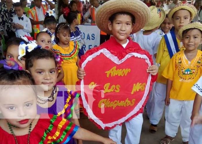 Foto: Alegres desfiles patrios en la Isla de Ometepe / Cortesía