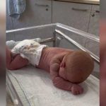 Foto: Con "tan sólo 3 días de vida" una bebé se vuelve viral en TikTok, causando asombro y millones de comentarios en los usuarios de esta red / Cortesía
