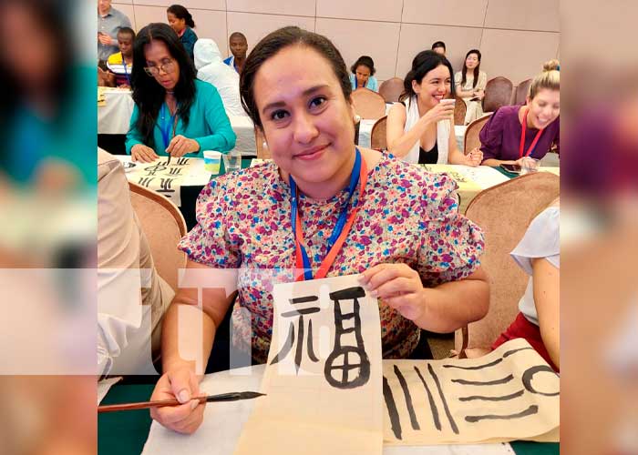 Periodistas de Nicaragua conocen retos y desafíos de la prensa China y su tradicional caligrafía