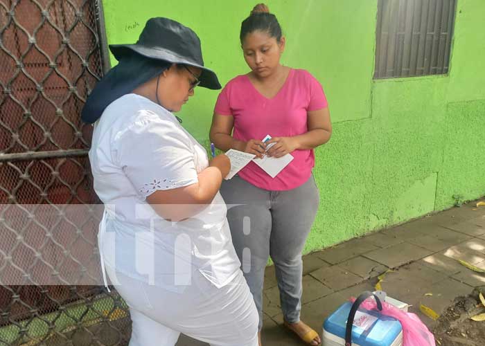 Foto: 150 viviendas del barrio Bertha Díaz fueron visitadas para aplicar la vacuna contra la Covid-19, brindando seguridad a las familias /TN8